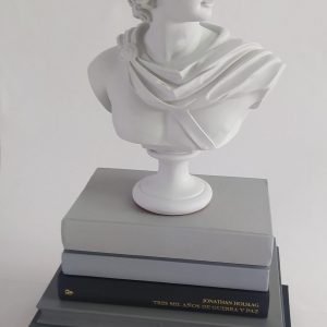 "Apolo vs tres mil años de guerra y paz - escultura Avelino Sala"