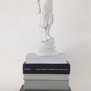 "Justicia vs un mundo nuevo - escultura Avelino Sala"